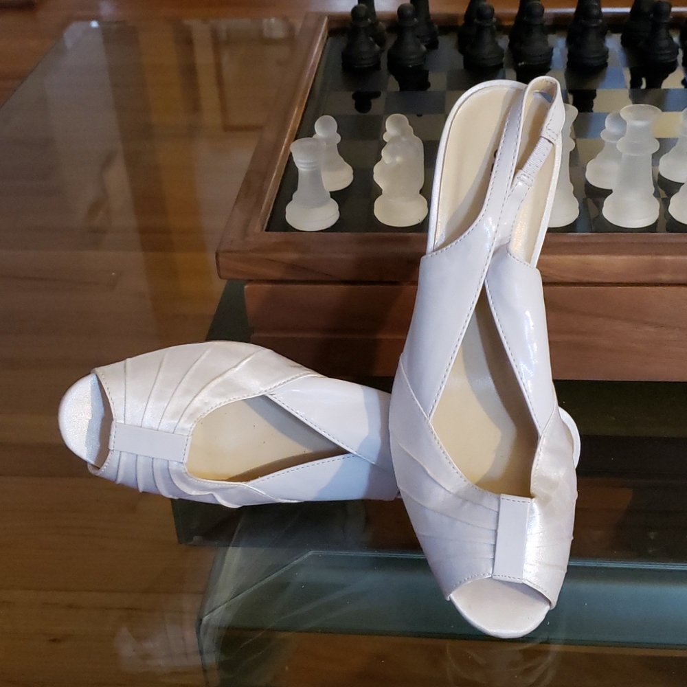 White leather slingback shoes and handbag